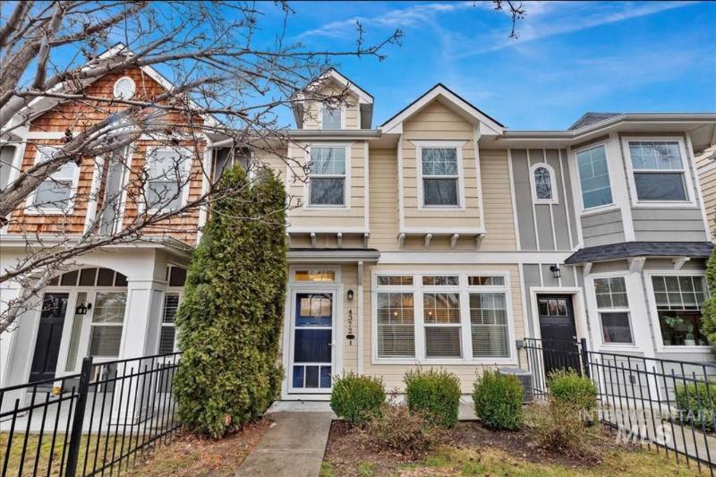 Townhouse for rent at 4372 N 5 Mile Rd, Boise, ID 83713