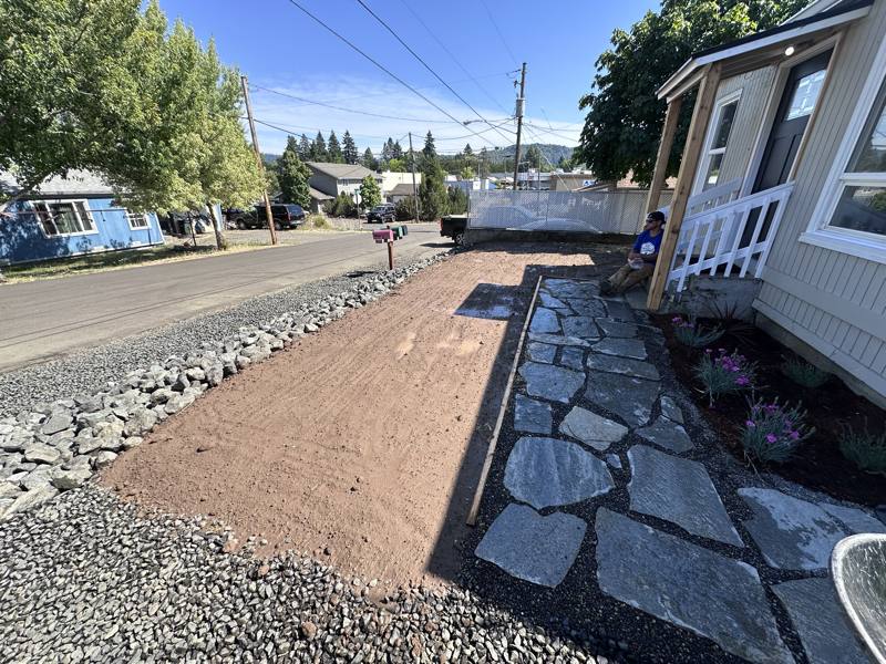 House for rent at 1728 NW Crouch St, Roseburg, OR 97471