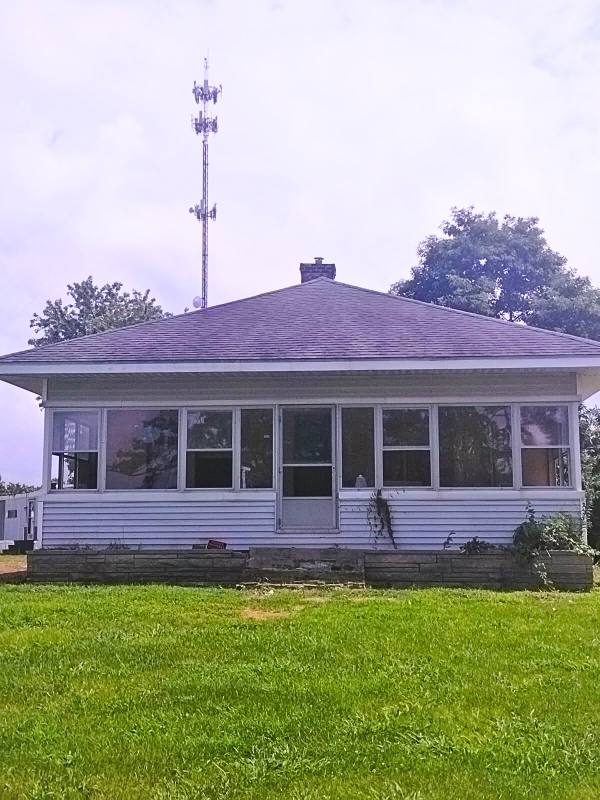 House for rent at 2175 E Main St #1, Petersburg, IN 47567
