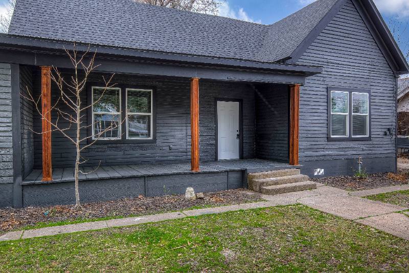 House for rent at 1413 W Bankhead Highway, Weatherford, TX 76086