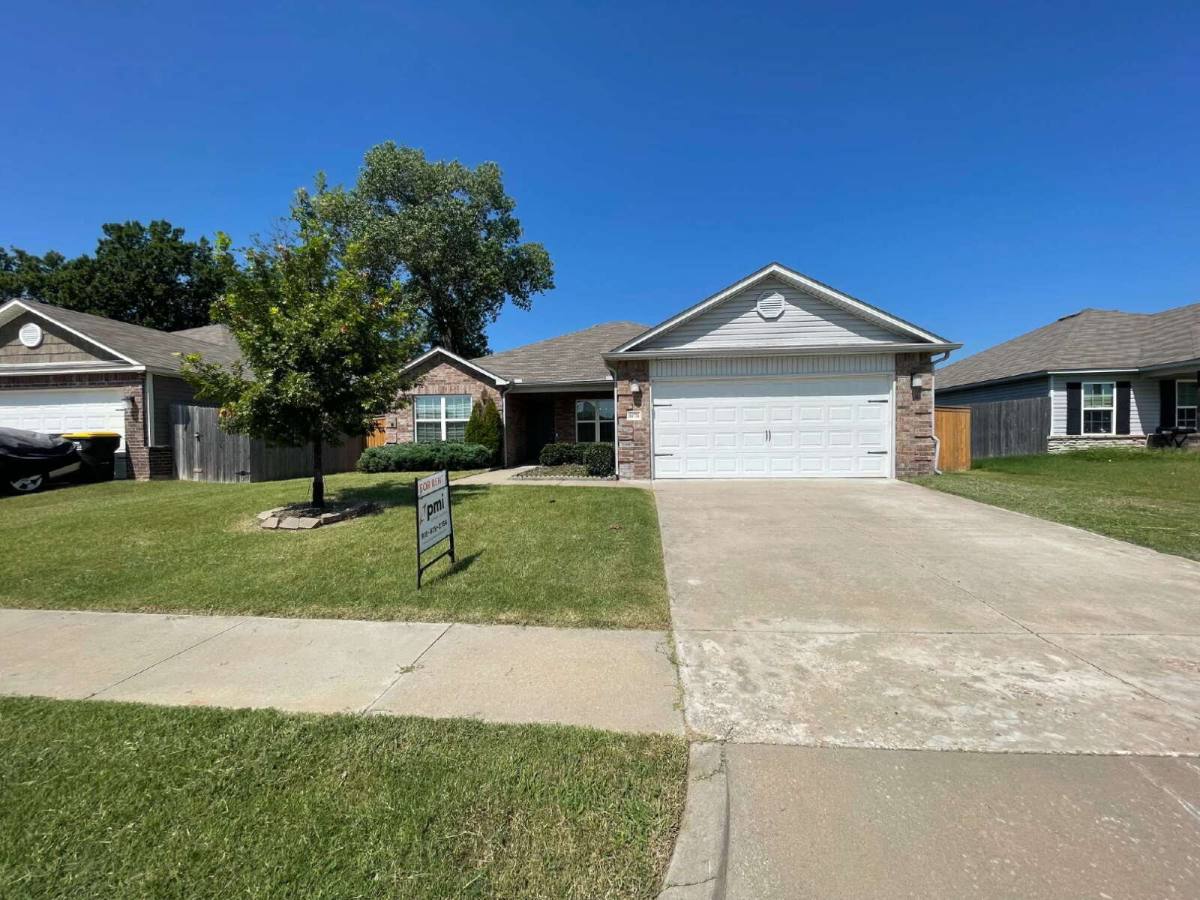 House for rent at 14774 S Hudson Ave, Bixby, OK 74008