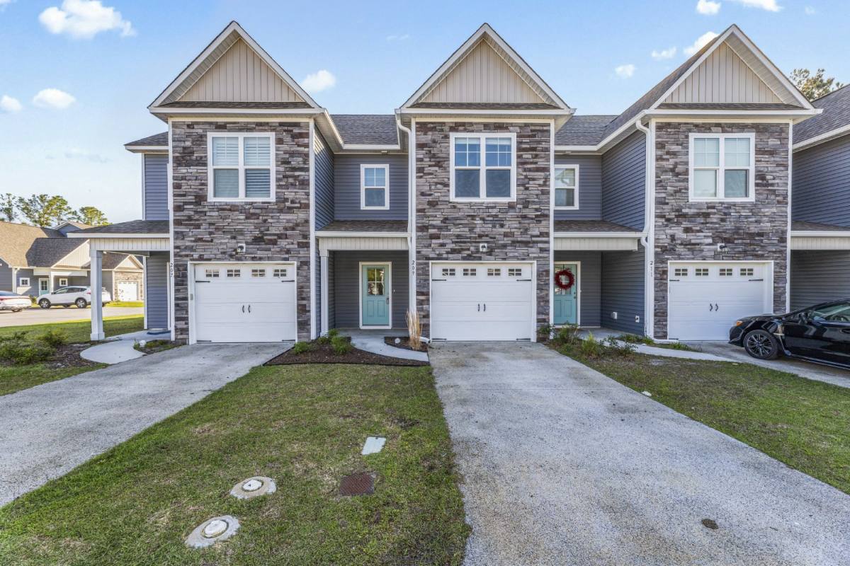 Townhouse for rent at 209 N Stingray Lane, Sneads Ferry, NC 28460