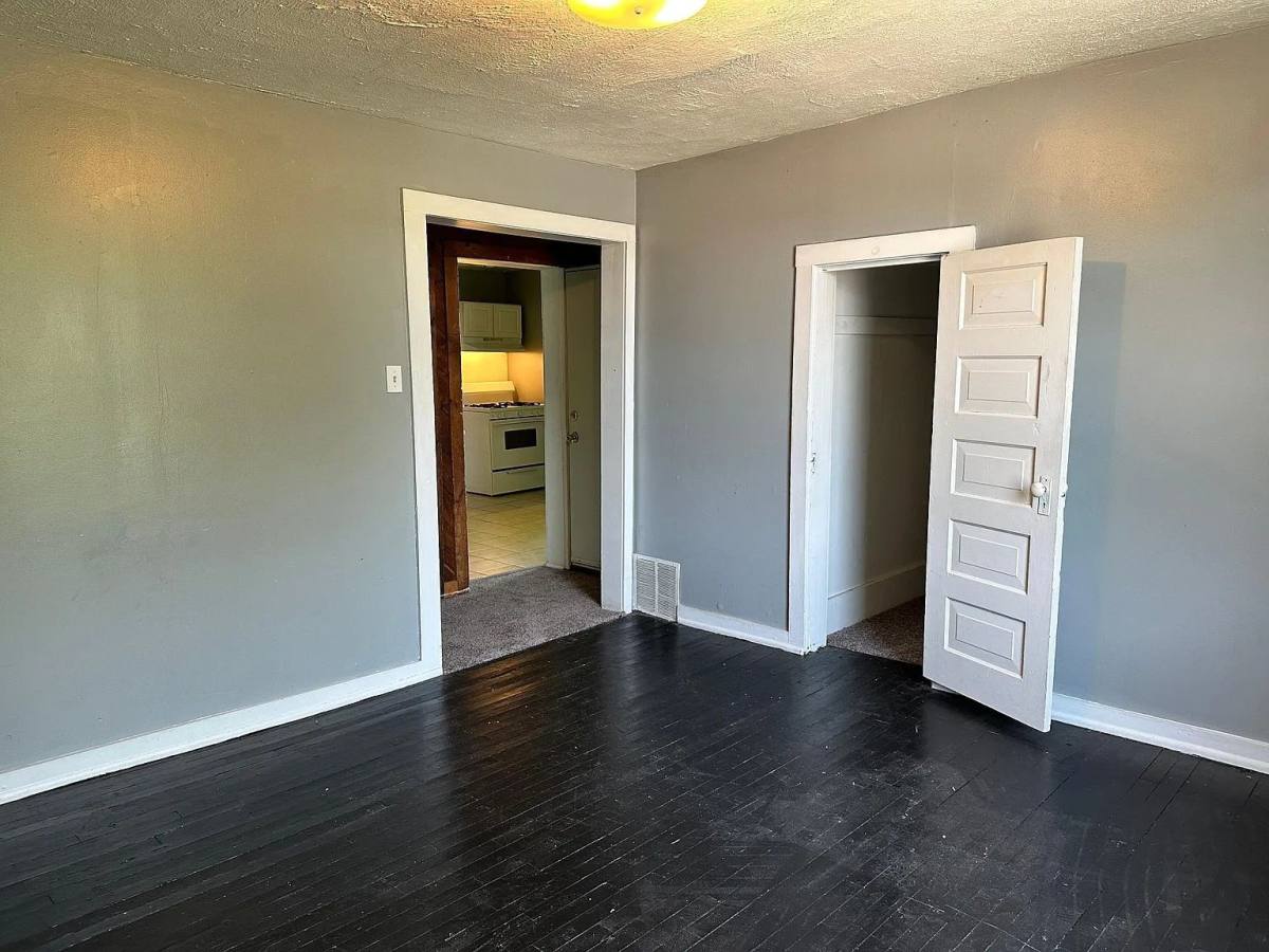 Apartment for rent at 109 W Maple St #2, Lansing, MI 48906