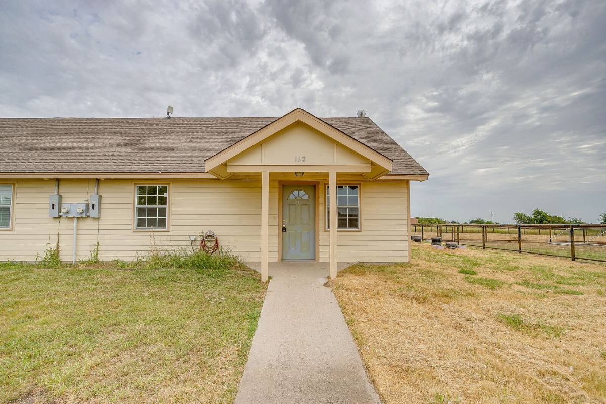 Townhouse for rent at 162 Blue Ridge Dr, Weatherford, TX 76088