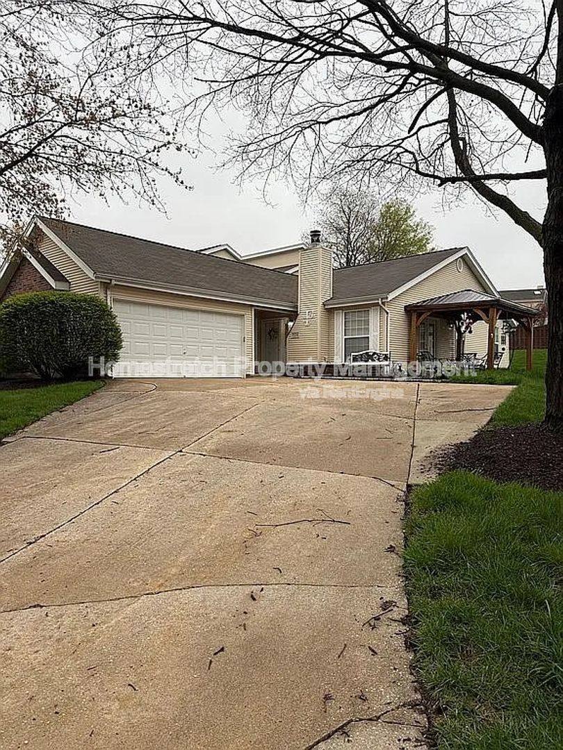 Condo for rent at 1324 Forest Creek Dr, Saint Charles, MO 63303