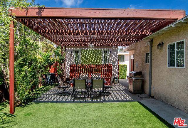 House for rent at 517 N Poinsettia Place, Los Angeles, CA 90036