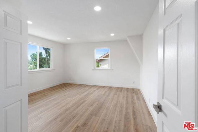 House for rent at 19555 Oxnard St, Tarzana, CA 91356