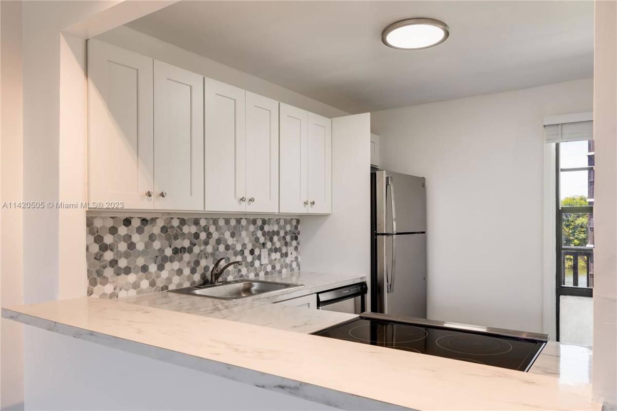 House for rent at 3401 N Country Club Dr, Miami, FL 33180