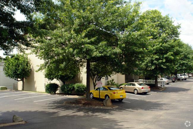 Apartment for rent at 211 Georges Dr, Charleston, WV 25306