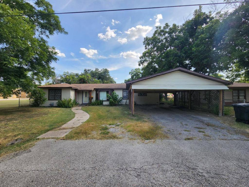 House for rent at 803 N Oneal St, Caldwell, TX 77836
