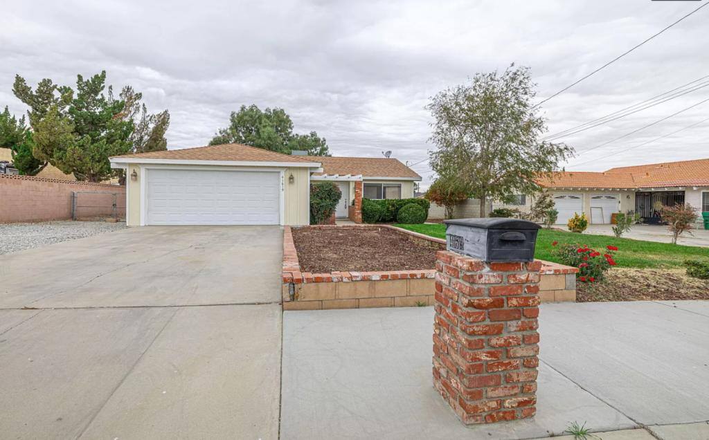 House for rent at 41619 45th St W, Lancaster, CA 93536
