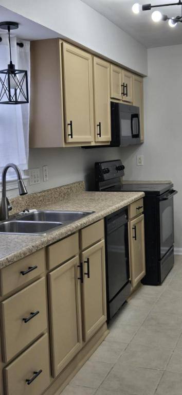 Townhouse for rent at 11011 Park Rd, Charlotte, NC 28226