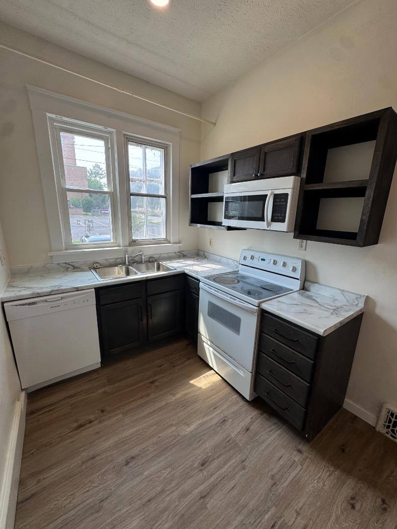 Apartment for rent at 601 E Washington St #L, Bloomington, IL 61701