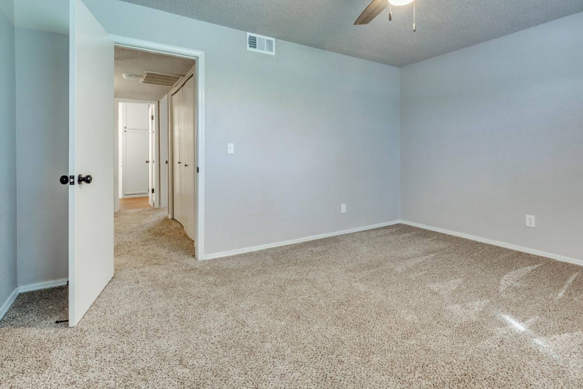Townhouse for rent at 1227 Lakecrest Dr, Norman, OK 73071
