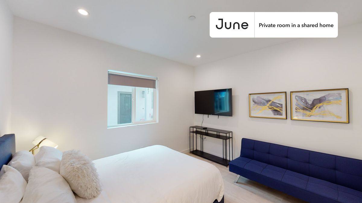 Apartment for rent at 1740 1 2 S New England St #B, Los Angeles, CA 90006