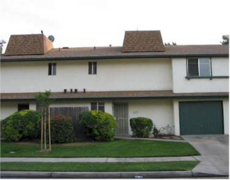 Townhouse for rent at 4835 Winery Circle, Fresno, CA 93726