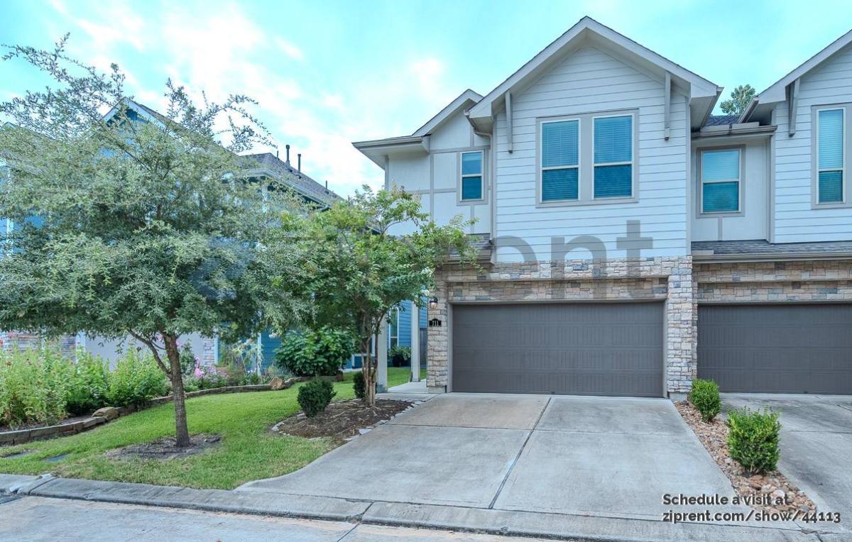 Townhouse for rent at 711 Embercove Dr, Houston, TX 77018