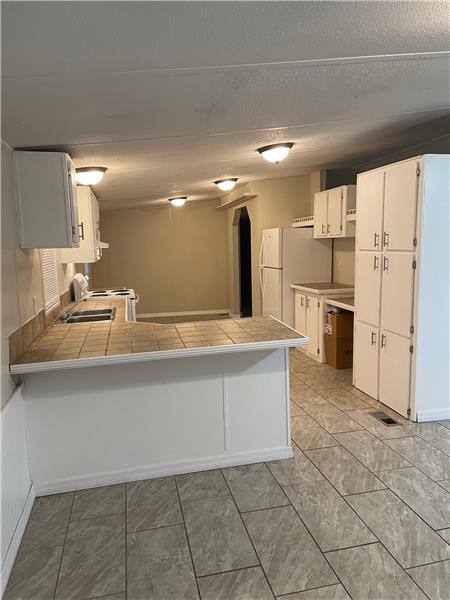 Apartment for rent at 8638 Gibson Oaks Dr, Lakeland, FL 33809