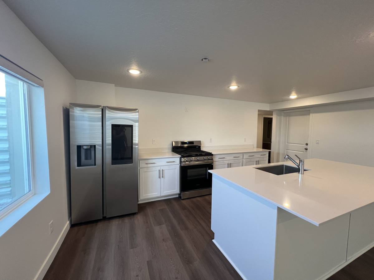Apartment for rent at 1078 W Mahogany St, Saratoga Springs, UT 84045