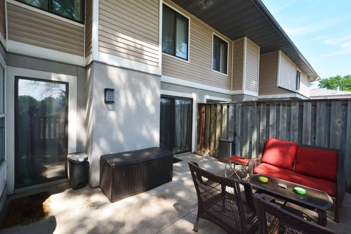 Townhouse for rent at 1110 Trailwood N, Hopkins, MN 55343