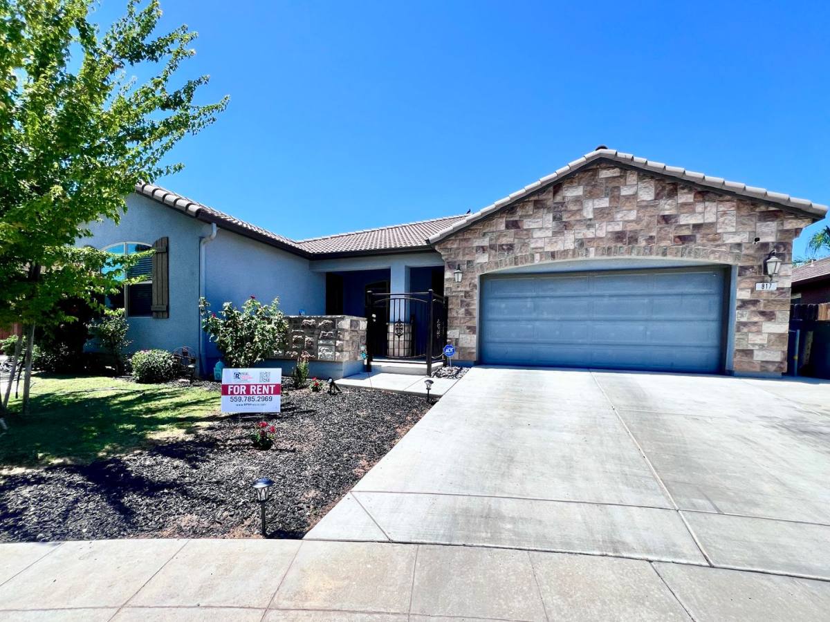 House for rent at 817 S Burgan Ave, Fresno, CA 93727