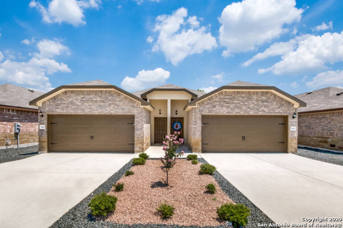 1137 Burek Cross, Seguin, TX 78155
