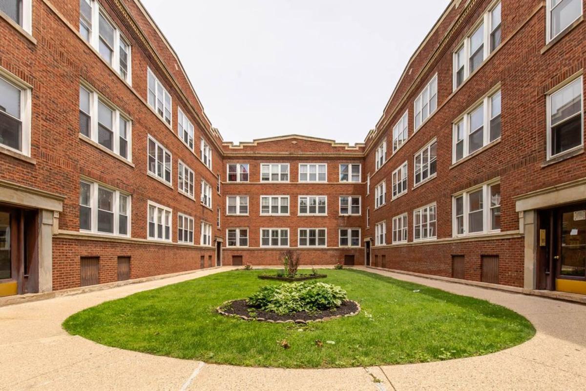 Apartment for rent at 2104-2118 W Birchwood Ave 7502-7510 N Hoyne, Chicago, IL 60645