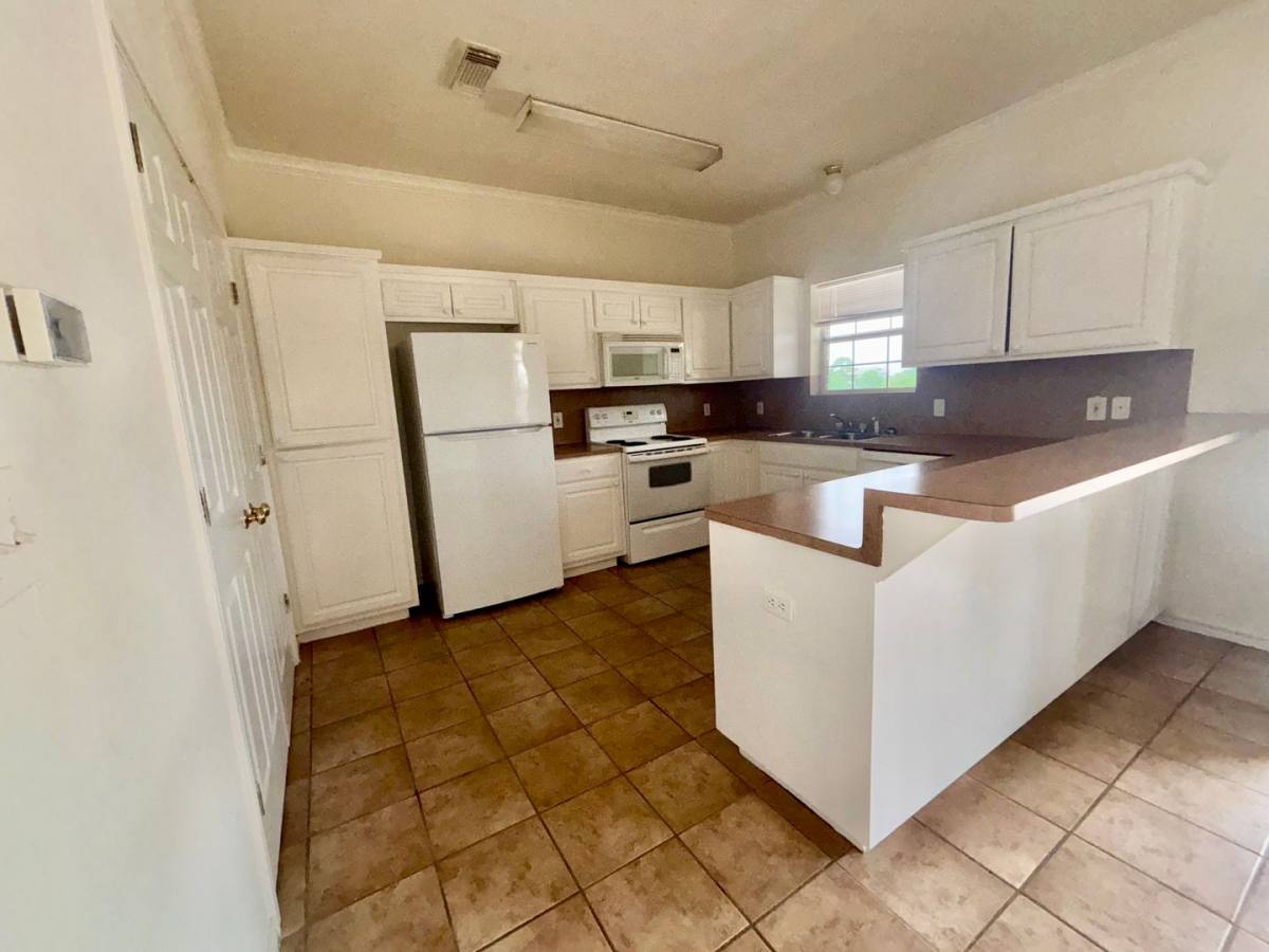 Apartment for rent at 2455 Montgomery Rd, Huntsville, TX 77340