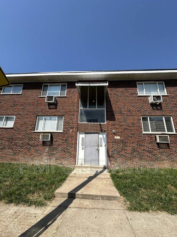 Apartment for rent at 4615-4617 Virginia Ave #H, Saint Louis, MO 63111