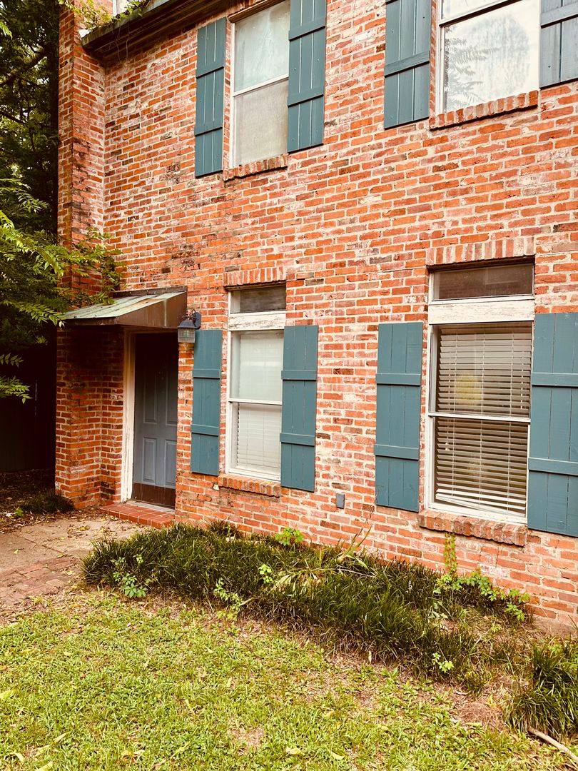 Townhouse for rent at 949 Bayou Trace, Alexandria, LA 71303