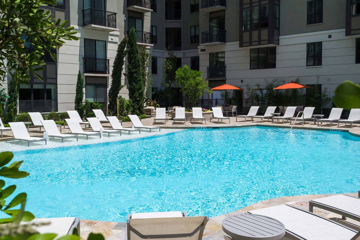 Apartment for rent at 3834 Dunlavy St, Houston, TX 77006