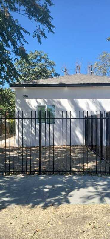 Townhouse for rent at 918 Monterey St, Bakersfield, CA 93305