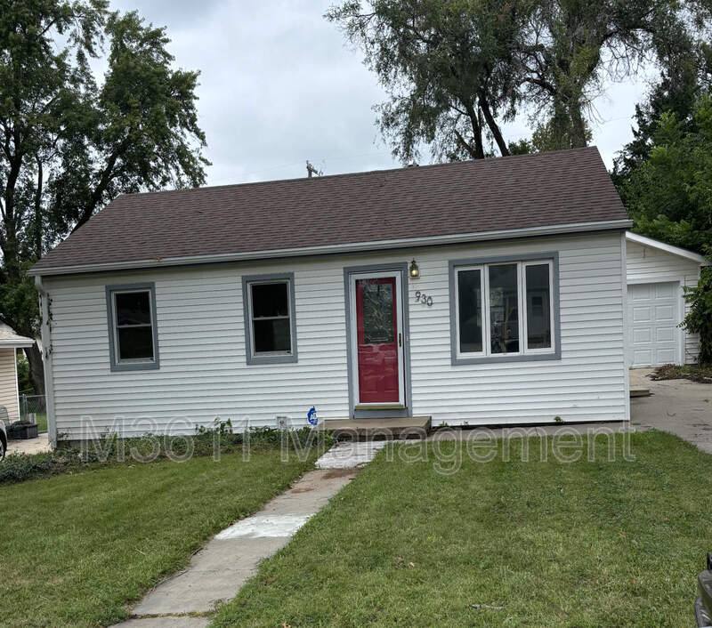 House for rent at 930 Groveland, Lincoln, NE 68521