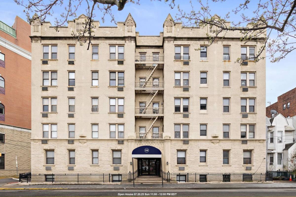 Apartment for rent at 151 Sip Ave #7-7, Bayonne, NJ 07002