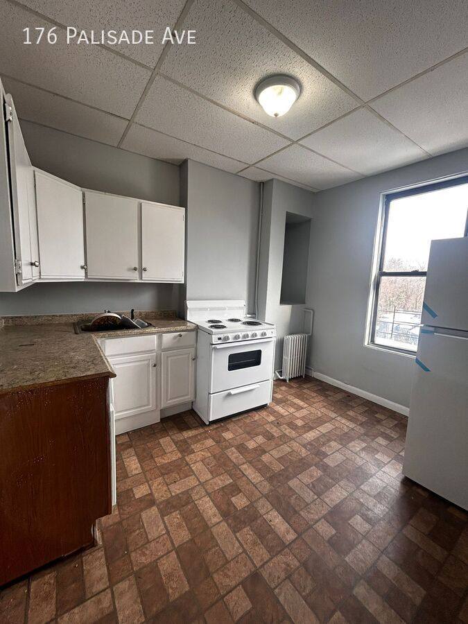 Apartment for rent at 176 Palisade Ave, Yonkers, NY 10701