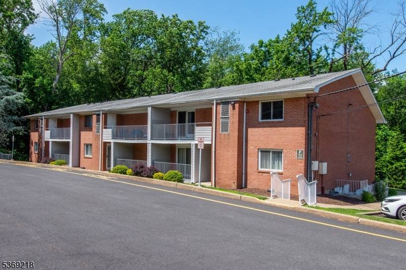 Apartment for rent at 2350 State Route 10, Brookside, NJ 07926