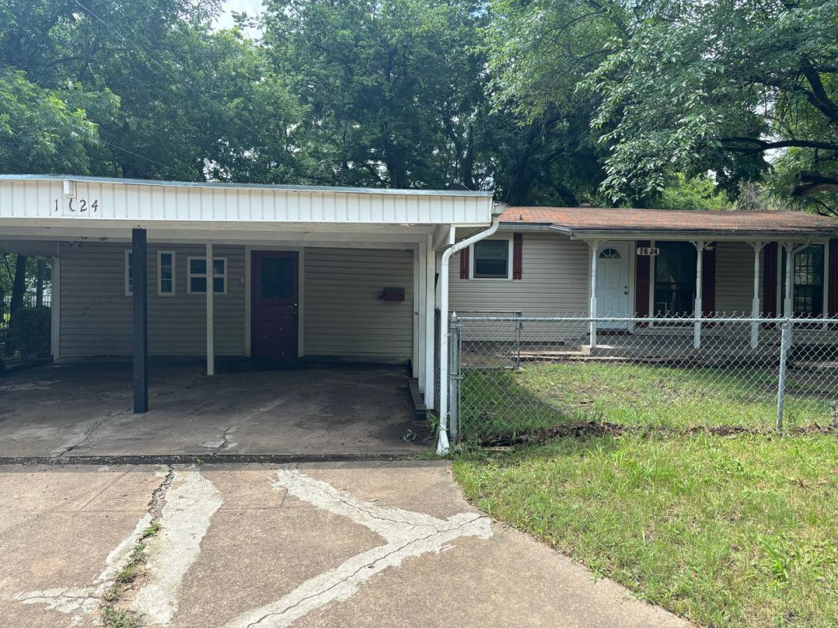 House for rent at 1624 E Mulberry St, Sherman, TX 75090