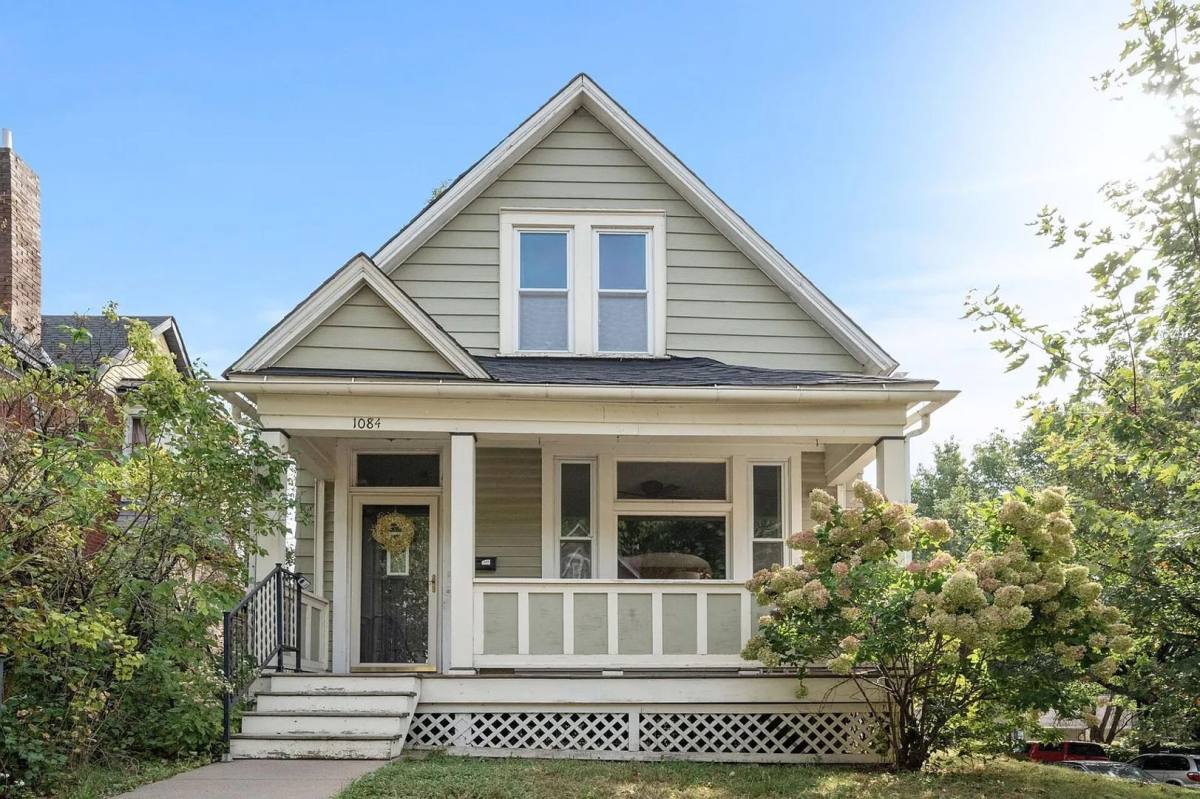 House for rent at 1084 Edgerton St, Saint Paul, MN 55117