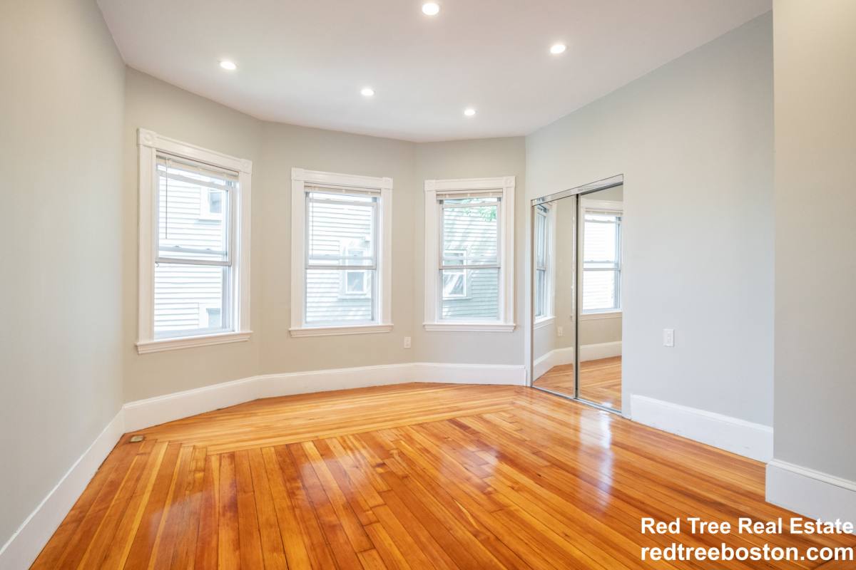 Apartment for rent at 164 Hyde Park Ave, Jamaica Plain, MA 02130