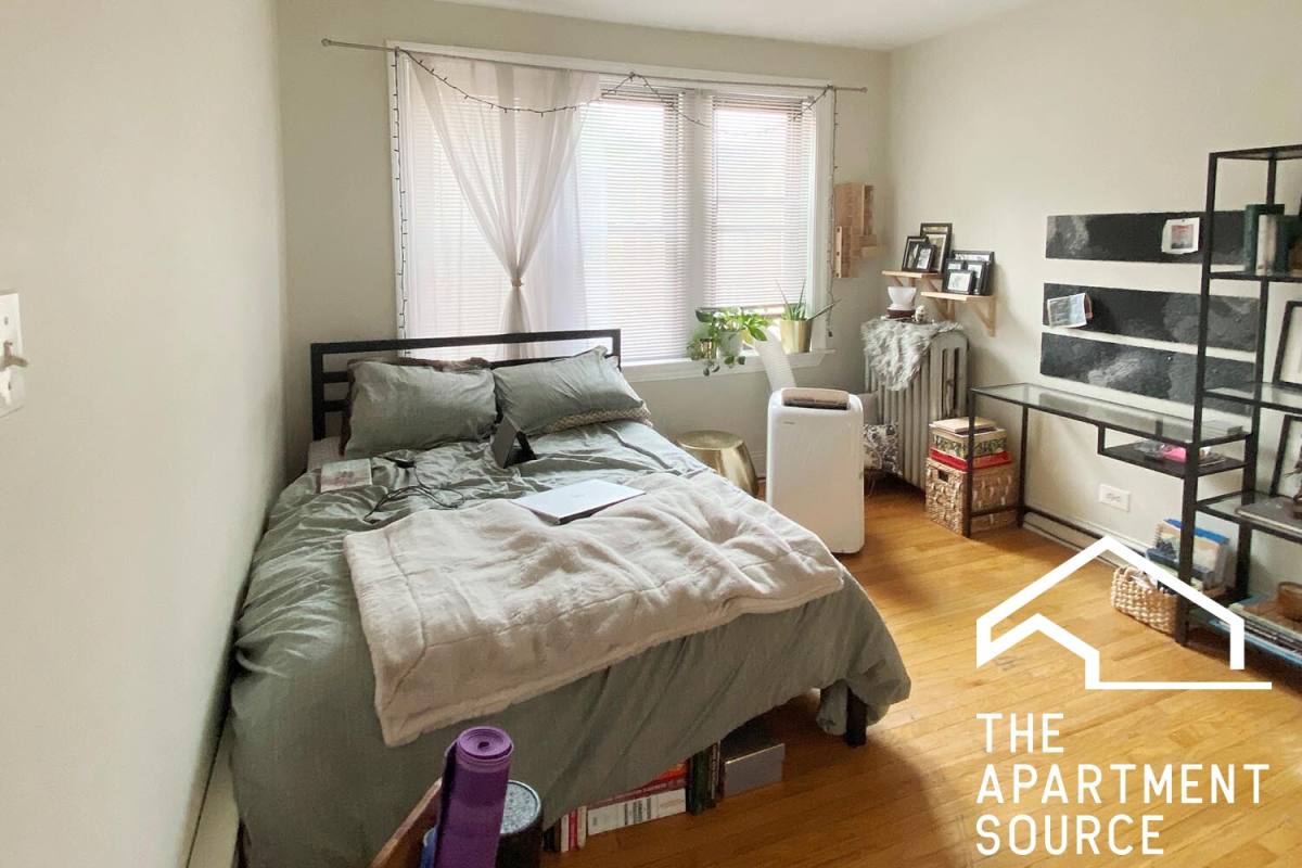Apartment for rent at 837 W Cornelia Ave #3S, Chicago, IL 60657