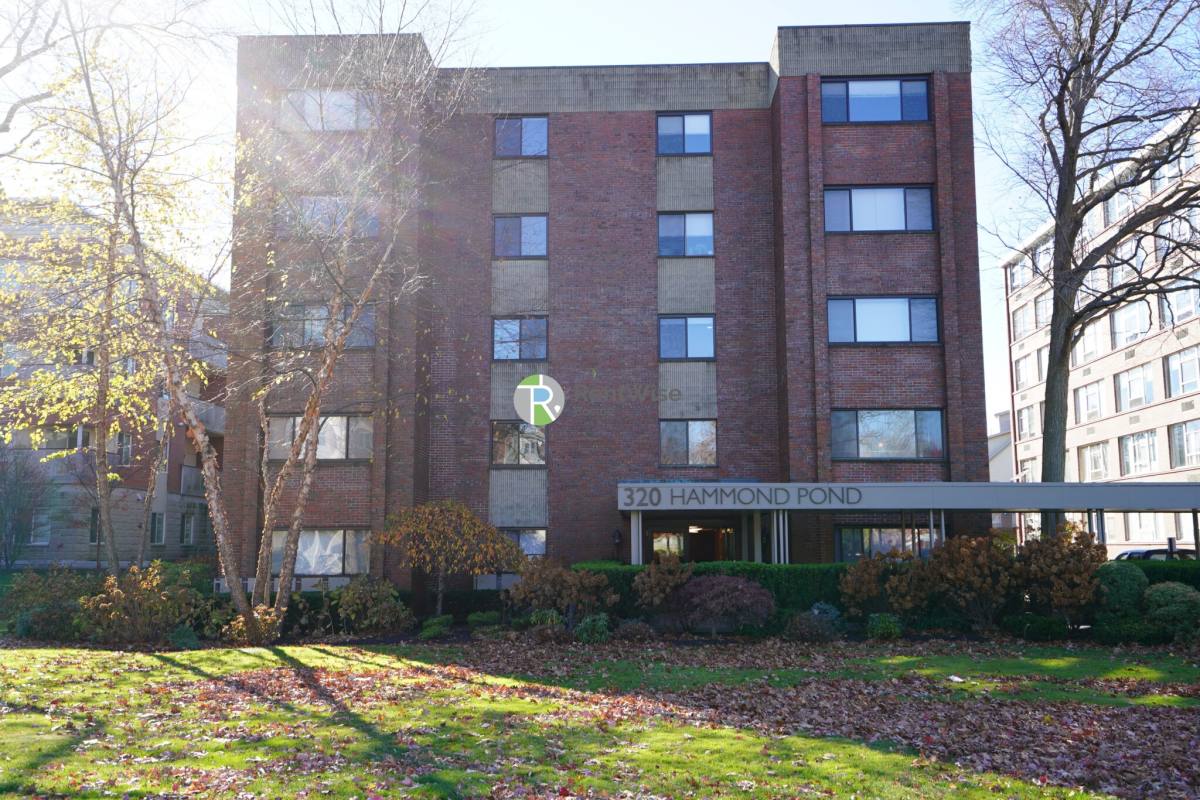Apartment for rent at 320 Hammond Pond Parkway #103, Chestnut Hill, MA 02467