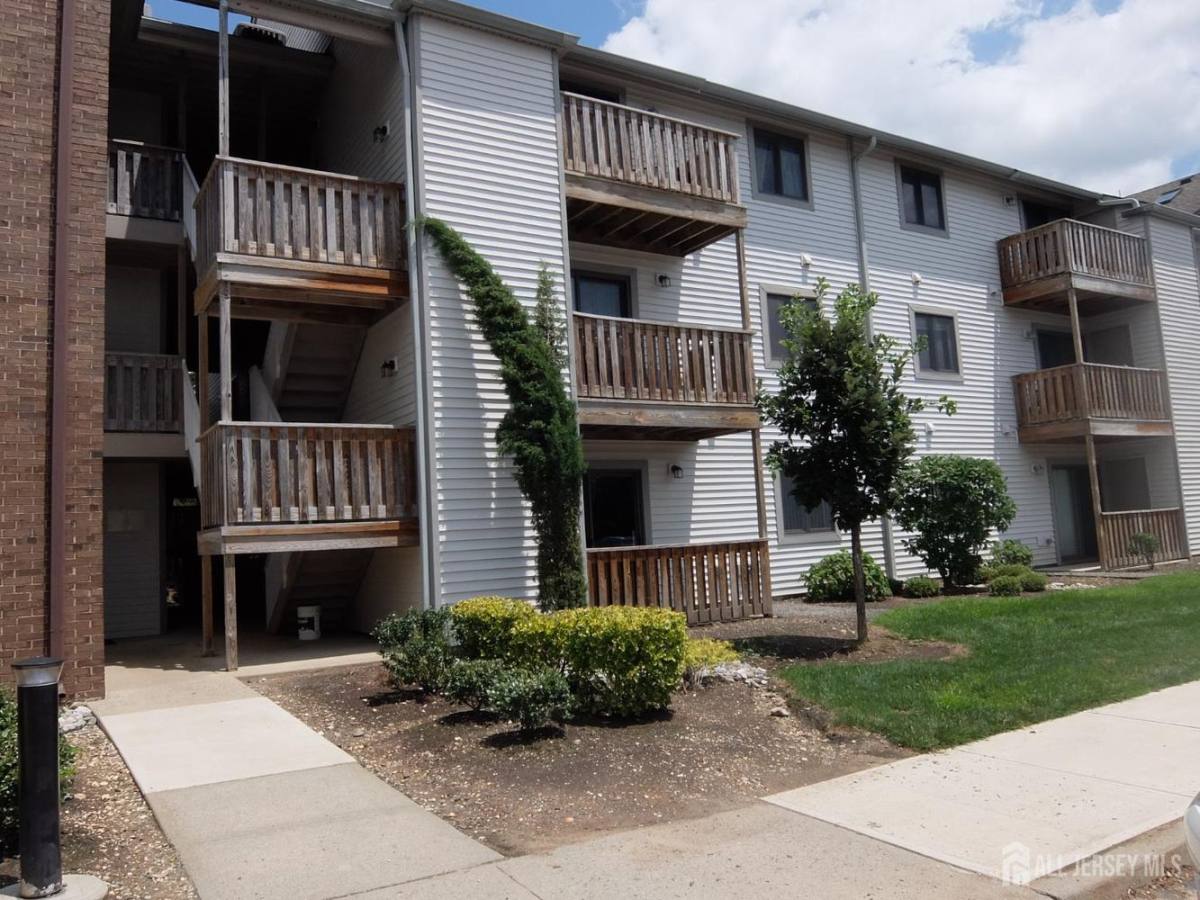 Condo for rent at 5307 Ravens Crest Dr, Cranbury, NJ 08512