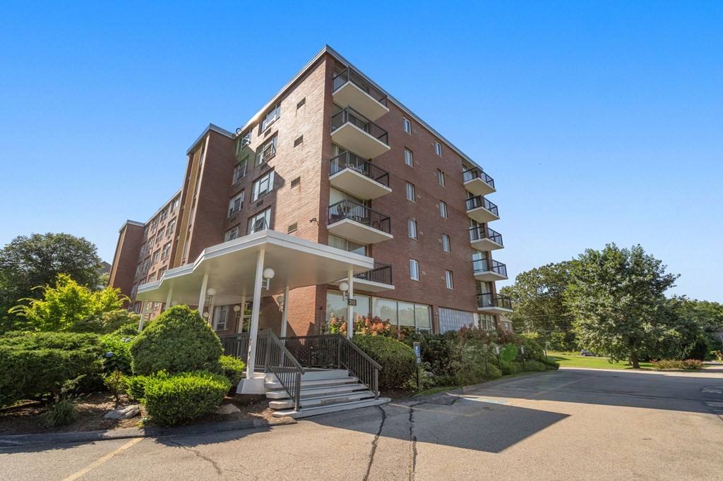Apartment for rent at 20 Hammond Pond Parkway #408, Chestnut Hill, MA 02467