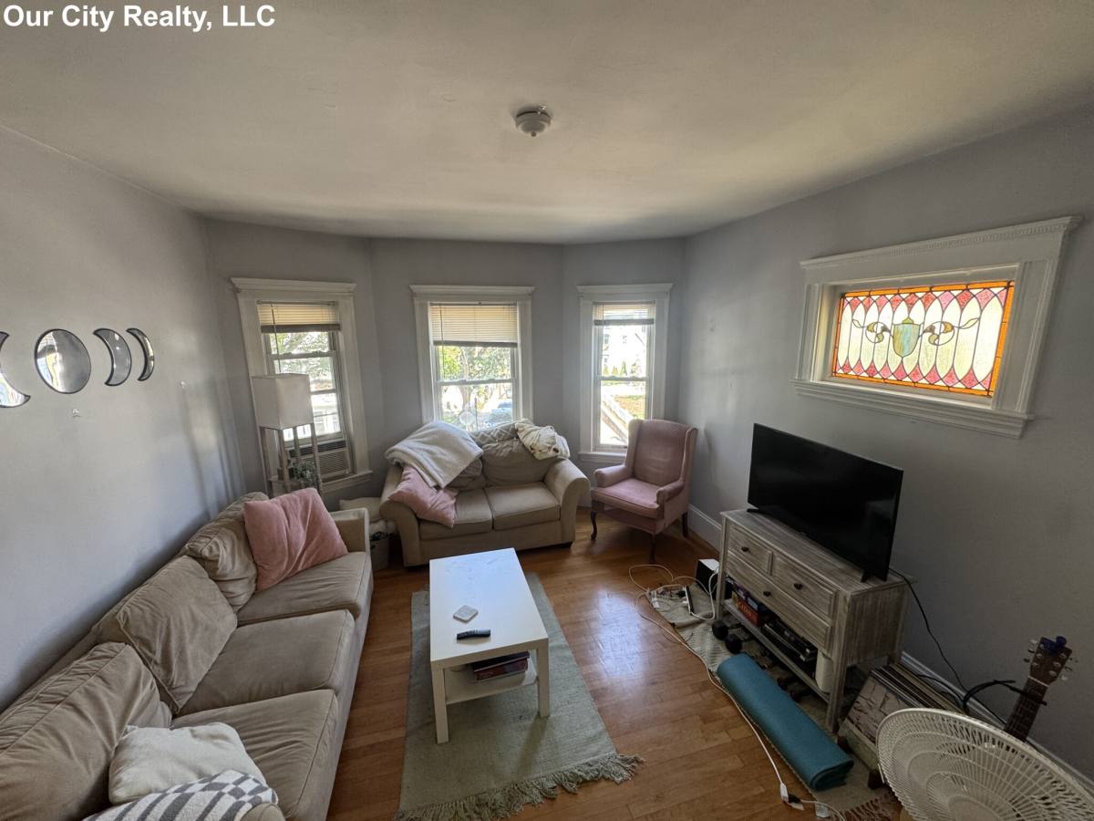 Apartment for rent at 127 Walnut St #2, Somerville, MA 02145