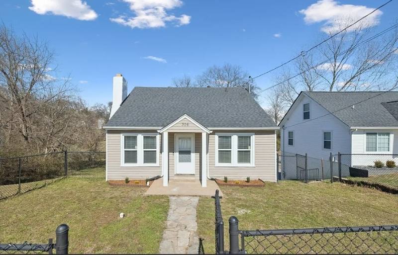 Apartment for rent at 306 W 17th St, Columbia, TN 38401