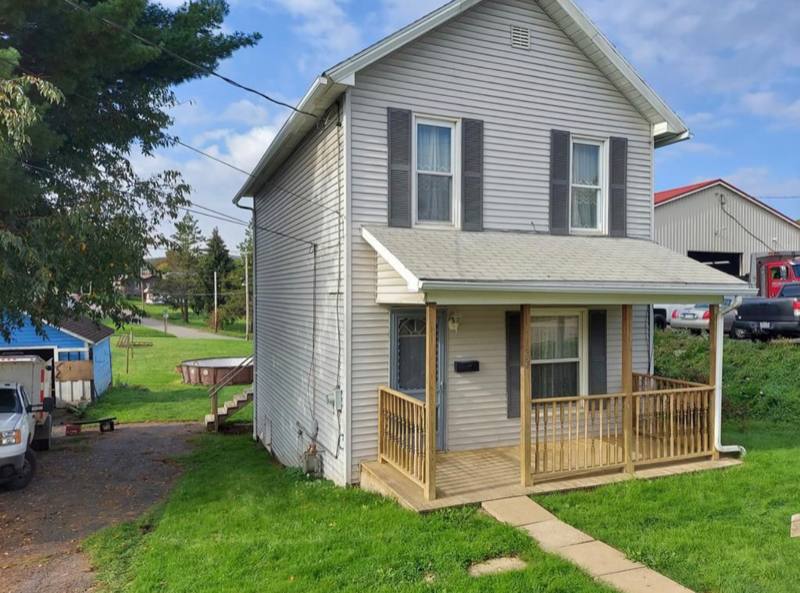 House for rent at 122 Maple St, Franklin, PA 16323