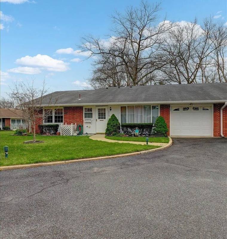 House for rent at 455B Portsmouth Dr, Lakewood, NJ 08701