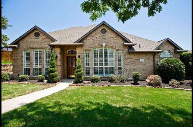 House for rent at 9702 Valley Lake, Irving, TX 75063