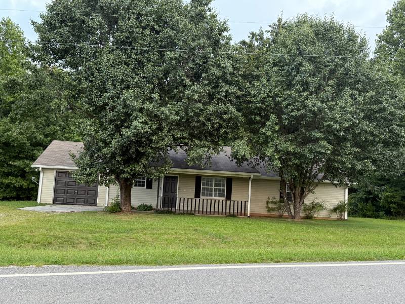 House for rent at 25 Frogtown Rd, Dahlonega, GA 30533