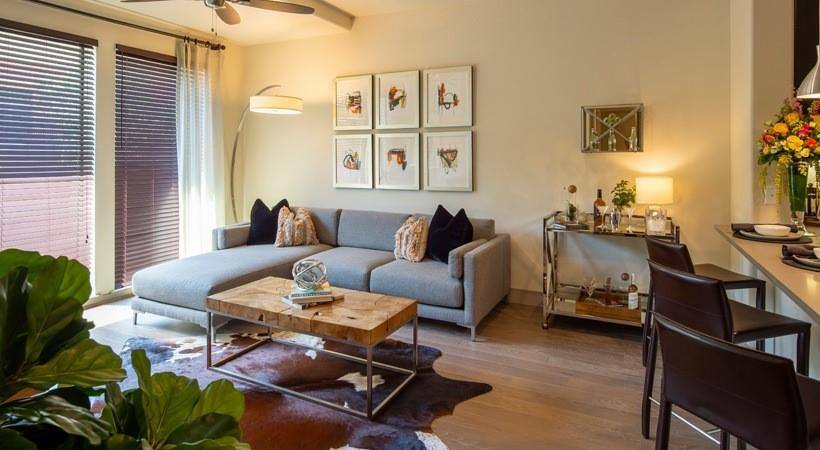 Apartment for rent at 1414 Texas Ave, Houston, TX 77002